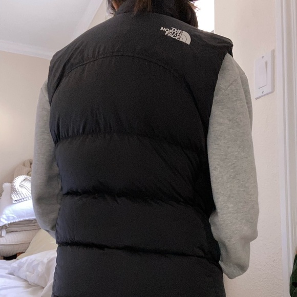SOLD The North Face Women’s Black Puffer Vest 700 - Picture 9 of 10